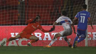 Darío Osorio culminó el contragolpe de la U y liquidó a la UC en el final