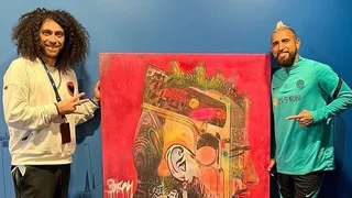 Arturo Vidal recibió como regalo un costoso retrato hecho por artista turco
