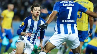 Hijo del DT entró desde la banca para marcar agónico gol del triunfo y celebrarlo con su padre