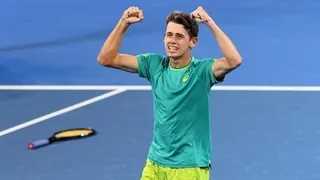 Australiano Alex de Minaur eliminó a Milos Raonic en Brisbane