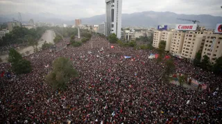 Claudio Bravo por masiva marcha de este viernes: Este es nuestro Chile, el que no tiene miedo