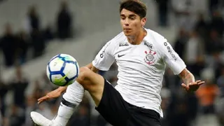 Angelo Araos volvió a ser titular luego de cuatro meses en caída de Corinthians ante Bahía