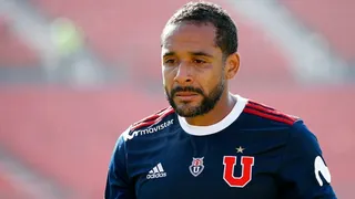 Jean Beausejour salió lesionado en el choque de la U ante Deportes Temuco por Copa Chile
