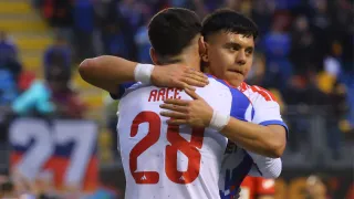 Oferta millonaria remece a la U: buscan sacar a Agustín Arce en este mercado de pases