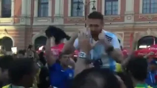 “Messi Chau, Messi Chau”: La burla de los brasileños por la crisis de Argentina en Rusia