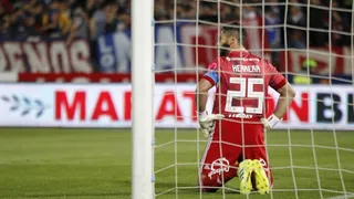 Johnny Herrera: Escuché que pedían no jugar, pero hay mucha gente que trabaja en el fútbol