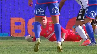 El travesaño salvó a U. de Chile en la primera aproximación de Colo Colo