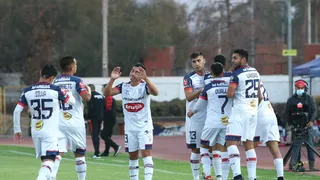 Melipilla venció a Santiago Wanderers con nueve futbolistas y se prendió en la Primera B