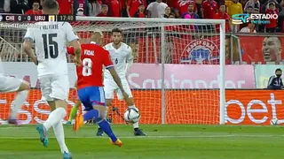 ¡Busca el triunfo Chile! El tremendo derechazo de Vidal que contuvo Uruguay