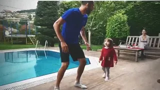 El duro entrenamiento en casa de Mauricio Isla en compañía de su familia