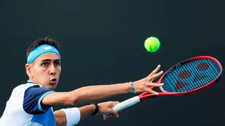 Alejandro Tabilo sufrió dolorosa caída ante Carlos Alcaraz y se despidió de Roland Garros en la qualy
