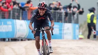 El colombiano Egan Bernal tomó el liderato del Giro de Italia tras ganar la novena etapa