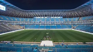 Así están secando el césped del Arena do Gremio de cara a la semifinal entre Chile y Perú