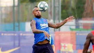 Arturo Vidal se despachó esta sutileza para anotar un golazo en la práctica de Barcelona