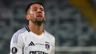 Exigen a Colo Colo tomar medidas contra Mauricio Isla por ausentarse del Superclásico