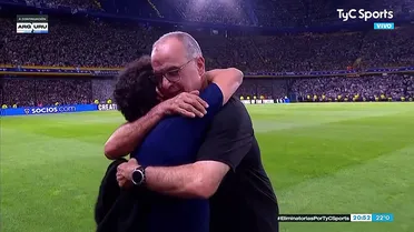 El emotivo abrazo de Marcelo Bielsa con Pablo Aimar en La Bombonera