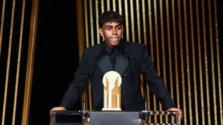 Lamine Yamal recibió el Trofeo Kopa al mejor futbolista menor de 21 años