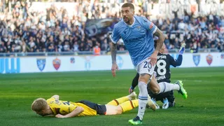 Bologna y Gary Medel sufieron dura caída como visita ante Lazio