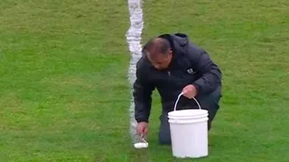 La imperfecta línea central que pintaron para el duelo de Peñarol con Progreso