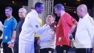 El desprecio de Patrick Kluivert a Diego Maradona en el “Partido por la paz”