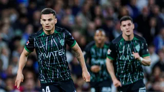 “Contra el Real Madrid…”: El técnico del Elche revela por qué Cepeda perdió el puesto