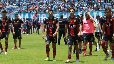 “Impactó una barrera”: El comunicado oficial tras el grave accidente de un jugador del fútbol chileno