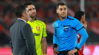 Quién es Gustavo Tejera: Datos, polémicas y el historial del árbitro de U Católica vs Boca