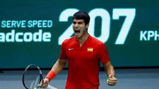 Carlos Alcaraz firmó una trabajada clasificación para España a la la Fase Final de la Copa Davis