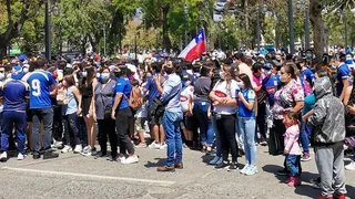 Cientos de hinchas de Melipilla recibieron al plantel tras el ascenso a Primera