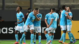 Sporting Cristal se adelantó antes del descanso con un cabezazo de Percy Liza a la UC