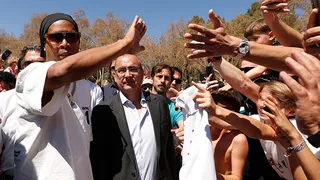 Ronaldinho: “A los niños les digo que se diviertan jugando al fútbol”