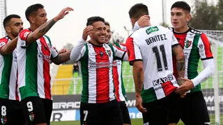 Palestino aguantó con un hombre menos y regresó al triunfo frente a Antofagasta