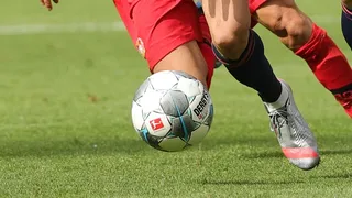 Conmoción en Alemania: Joven futbolista quedó con muerte cerebral tras pelea en una cancha