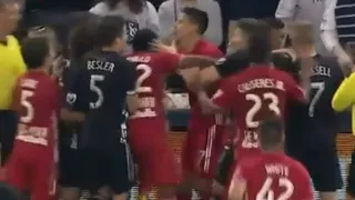 Jugador de New York Red Bulls fue expulsado por lanzar pelotazo a hincha rival