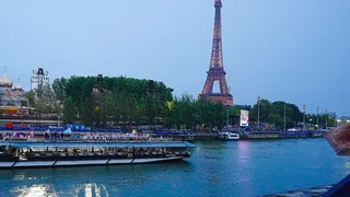 Problemas en París 2024: La contaminación del río Sena afecta el triatlón olímpico