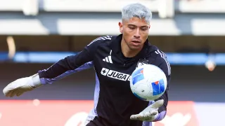 ¿Vuelve de urgencia a Colo Colo? Histórico avisa sobre Brayan Cortés