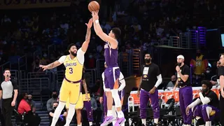 Phoenix Suns tuvo un inspirado Devin Booker y selló la eliminación de Los Angeles Lakers en la NBA