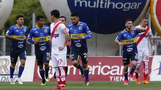 Juan Cuevas definió de buena manera para abrir el marcador en favor de Everton sobre Curicó