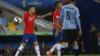 Charles Aránguiz: Debemos tener autocrítica por la derrota y después enfocarnos en Colombia