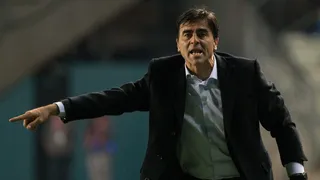 Gustavo Quinteros y Vélez Sarsfield se instalan en semifinales en Argentina