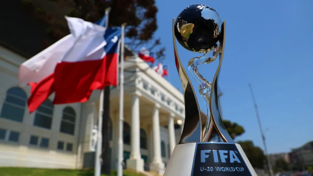 FIFA-U20-World-Cup-Chile-2025-Trophy-Tour-Santiago-and-Valparaiso (1)