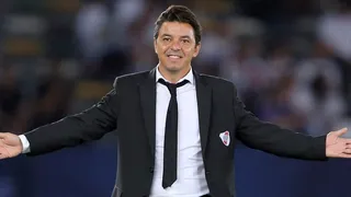 Delantero colombiano acusó a Marcelo Gallardo de mandar a dos defensores a golpearlo