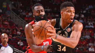 Giannis Antetokounmpo firmó un triple-doble y amargó con los Bucks el estreno de Houston Rockets