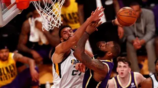 Los Lakers sumaron revitalizador triunfo y vencieron el favoritismo de ante Utah