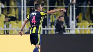Fenerbahce de Mauricio Isla le ganó el duelo de chilenos a Alanyaspor de Junior Fernandes