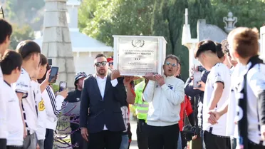 Colo Colo traslada los restos de uno de sus fundadores al mausoleo en Santiago