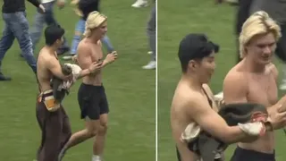 Hincha se viralizó por tomarse fotos con “falso Erling Haaland” en festejos de Manchester City