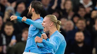 Erling Haaland impulsó al liderato a Manchester City con gol en los descuentos ante Fulham
