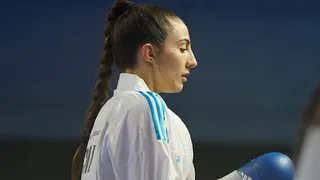 Valentina Toro terminó sangrando por un particular incidente durante un combate en Dublín