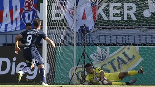 La molestia de los hinchas de la U contra Angelo Henríquez: “Le pegó con el diario”